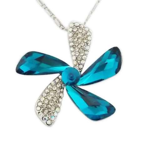 Collier avec pendentif forme fleur en strass et pierre bleue