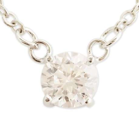 Collier argenté avec un strass brillant