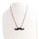 Bijou fantaisie : collier insolite au pendentif moustache