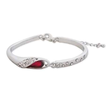 Le bracelet argenté, strass et fausse pierre rouge