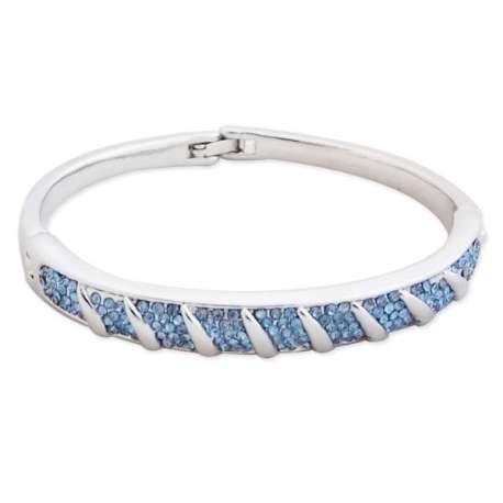 Bracelet fantaisie argenté serti de plusieurs lignes de strass bleus