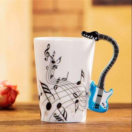 Tasse avec poignée guitare électrique bleue