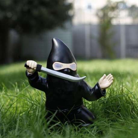 Nain de jardin Ninja avec sabre lumineux solaire